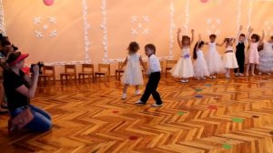 Танцевальная зарисовка "Лови момент!" ДОУ №8 "Малыш" г.Шахтёрск Украина