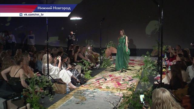 Фэшн-перфоманс нижегородского дизайнера Нелли Крук прошёл в парке «Швейцария».