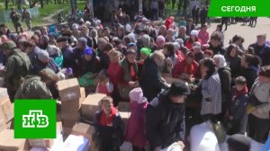 Российские военные везут тонны еды в расположенные у линии фронта украинские села