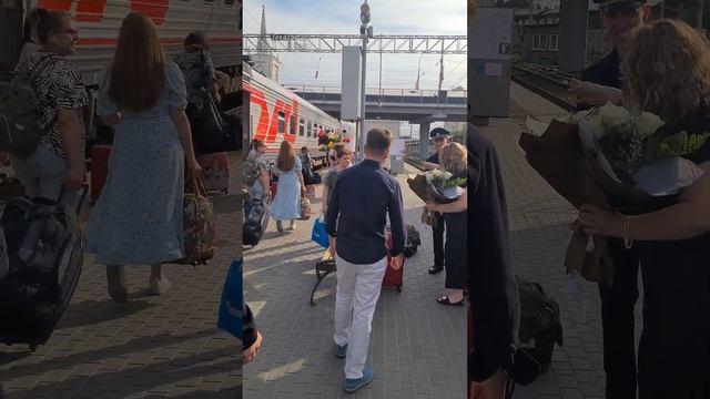 Мама встретила сына из армии с сюрпризом ? на вокзале в Волгограде #белыймедведь #дембель2023