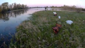 Ловля карася на поплавочную удочки на мелководье