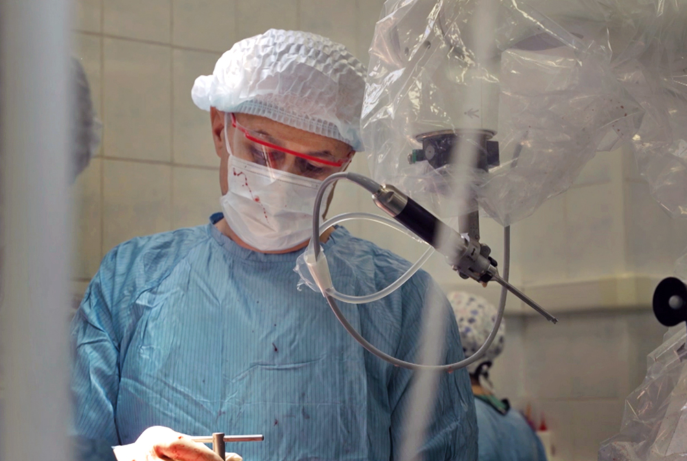 В Москве будут использовать роботов-хирургов при эндопротезировании суставов / Город новостей на ТВЦ