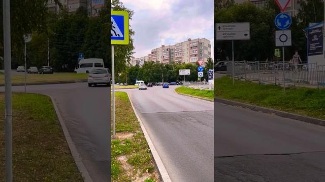 В пдд нет пункта ОБЯЗЫВАЮЩЕГО ВКЛЮЧАТЬ ПОВОРОТНИК ПРИ ВЪЕЗДЕ НА КРУГОВОЕ ДВИЖЕНИЕ