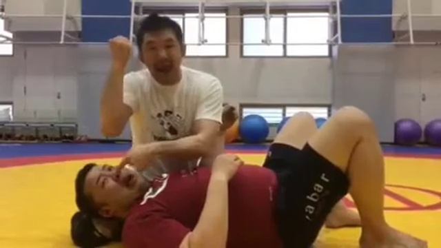 Фейс лок болевое воздействие на лицо в исполнении Сакурабы смотреть онлайн