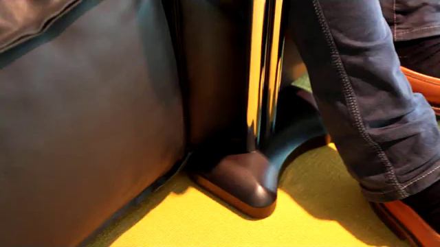 Lounge wood Dark ergonomic laptop desk to use it on armchair bed sofa