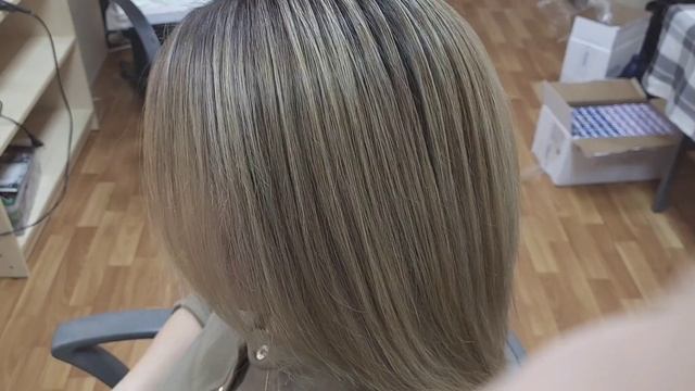 Мелирование +растяжка цвета.