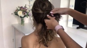 Нежная свадебная причёска. Асимметричный пучок из локонов.