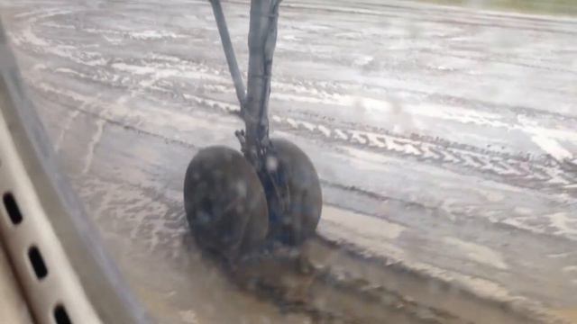 Взлёт Ан-24 из а/п Бодайбо Сентябрь 2015 Take-Off from a/p Bodajbo смотреть онлайн