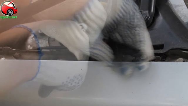 Установка упора капота (амортизатора) на Peugeot 206 (www.upora net) смотреть онлайн