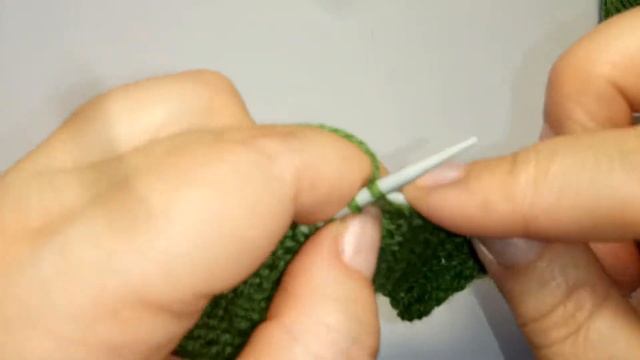 Три способа прибавления петель спицами в середине полотна смотреть онлайн