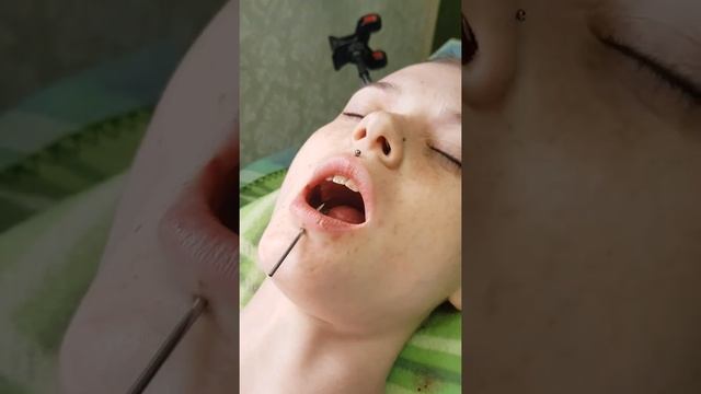 Пирсинг. Лабрет. Нижний лабрет. смотреть онлайн