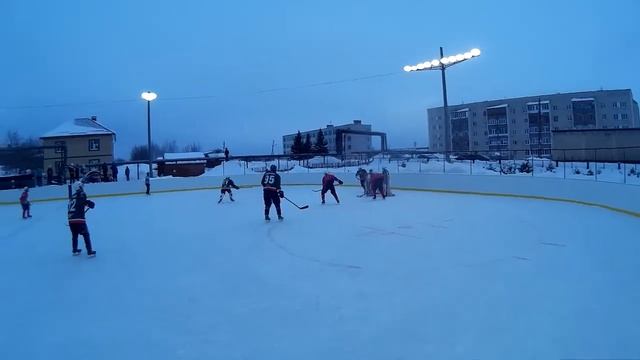 Хоккейный матч от лица главного судьи (финал кубка памяти Ю. Смолина Авто Драйвер - Мотор). смотреть онлайн