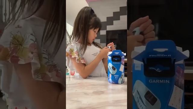 Unboxing Garmin Vivofit Jr 2 Activity Tracker Frozen 2 Elsa смотреть онлайн