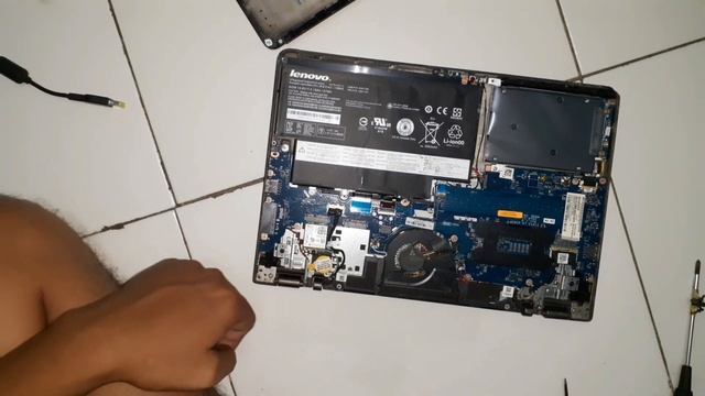 Lenovo Thinkpad Yoga 12 Mengganti Keybord смотреть онлайн