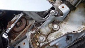 Снятие системы очистителя стекла Mazda Premacy 2000г