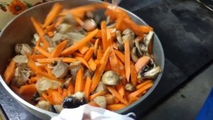 плов с мясом и грибами
