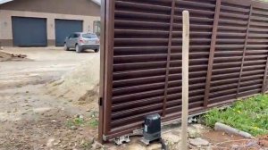 Откатные ворота с заполнением жалюзи