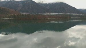 Австрия Альпы. Горное озеро вблизи посёлка Оденсе.mp4