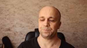 Это упражнение поможет растянуть мышцы шеи и расслабить шею