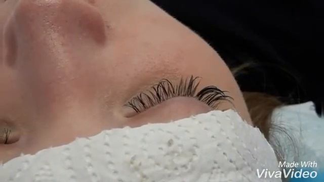 КАК СНЯТЬ НАРАЩЕННЫЕ РЕСНИЦЫ КРЕМОВЫМ РЕМУВЕРОМ смотреть онлайн