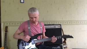 Гитара из карбона в руках Александра Турцевича ("FRIJAZZ BAND")