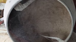 Утром в свинарнике. Коптим на заказ. Готовим комбикорм. Пополнение в хозяйстве. И многое другое.