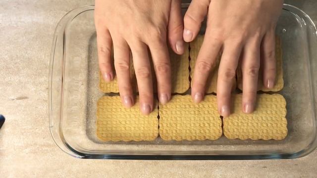 БЕЗ ВЫПЕЧКИ и ЖЕЛАТИНА. Все ГОСТИ СПРОСИЛИ этот РЕЦЕПТ - Десерт с Клубникой. Просто Легко и Вкусн смотреть онлайн