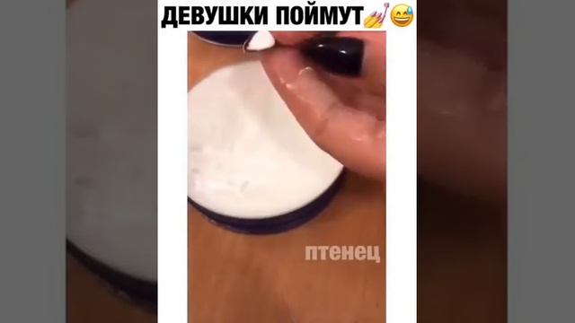 Зачем такие длинные ногти если ими нихрена не можешь делать ??????