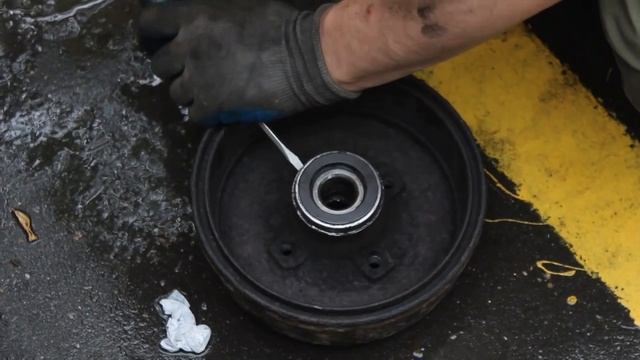 Как самому поменять подшипник задней ступицы Opel Corsa C 1.4 Twinport Z14XEP смотреть онлайн