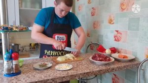 Тушёная картошка с говядиной и овощами.