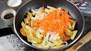 Горбуша с картошкой на сковороде