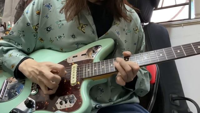 Fender squier vintage modified jaguar guitar with vintage pickups (not stock ones) clean tone demo. смотреть онлайн