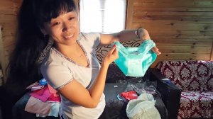 ЖЕНА ПОКАЗЫВАЕТ СВОИ ТРУСЫ