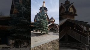 На территории Измайловского Кремля находится Никольская церковь, построенная в нулевых годах