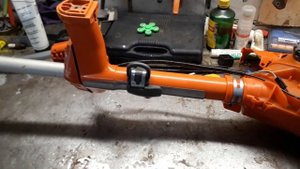 Husqvarna 545RXT AT  установил новый приводной вал.