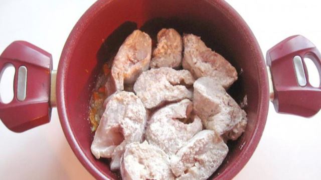 Минтай в томатном соусе с шампиньонами