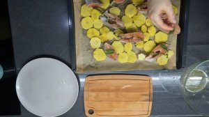 Рецепт вкусной форели с салатом, рецптом поделилась одна бабушка