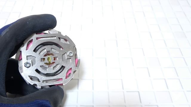 【ベイブレードバースト】凶悪型メタルベイのツバキと超ディフェンスのレガリアイージスでバトルしたらｗｗｗ【魔改造対戦オンライン】 смотреть онлайн