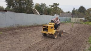 желтый минитрактор к 700