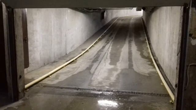 Весенняя капель на выезде из парковки корпуса 19 (14к1) _ 2017-04-29 смотреть онлайн