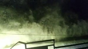 Крым Симеиз Шторм разрушает набережную 26.11.2023