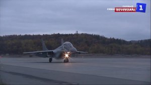 В условиях ограниченной видимости- ночные полёты истребителей