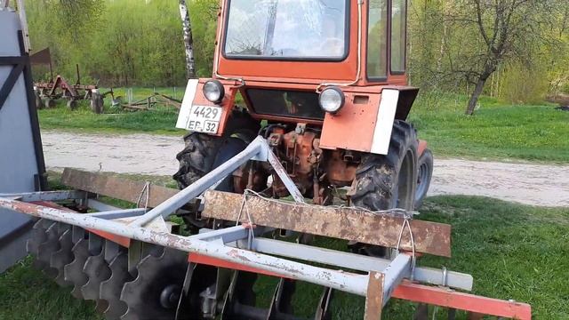 Подготовка огорода к посадке картофеля. Т 25 с дисковой бороной смотреть онлайн
