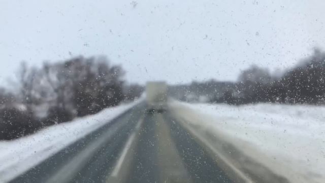 Гололёд,метёт Сызрань-Саратов Р-228.Отказали тормоза в гололёд. смотреть онлайн