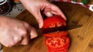 Теперь вы будете готовить это всегда! Котлеты с помидором и сыром в духовке