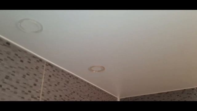 Установка светильника для Armstrong на натяжной потолок.
