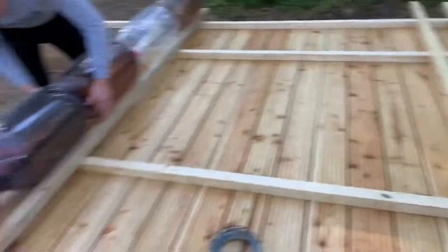 Плот из пивных кег смотреть онлайн