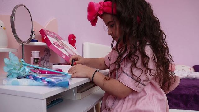 Miss Lina  Красная помада