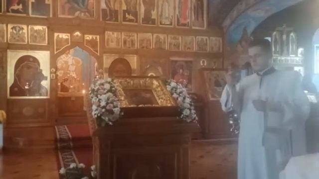 Тропарь, кондак и величание Пресвятой Богородице пред иконой ее 