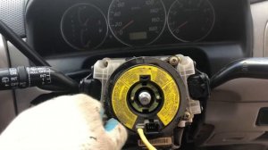 Замена подрулевого шлейфа на автомобиле Мазда премаси